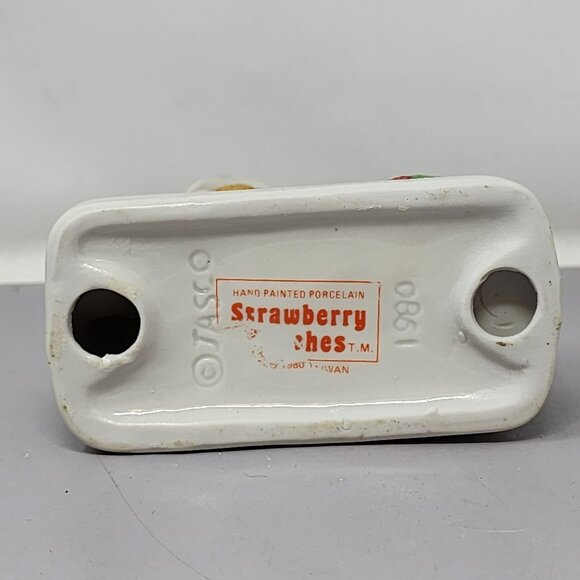 Vintage Strawberry Patches Porcelain Figurine‎ Collectible Desk Ornament - Picture 6 of 11
